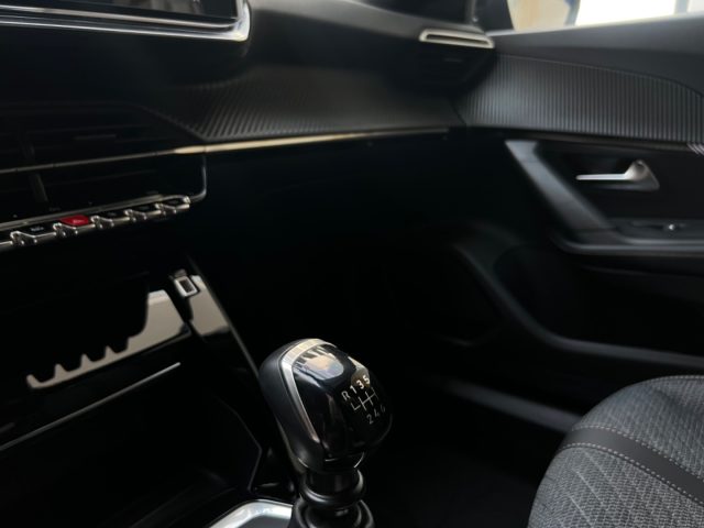 PEUGEOT 2008 usata, con Volante in pelle