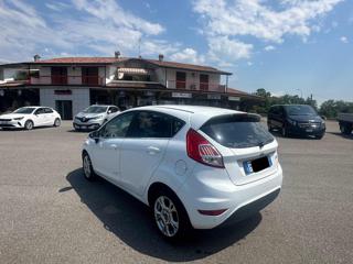 FORD Fiesta usata, con Autoradio