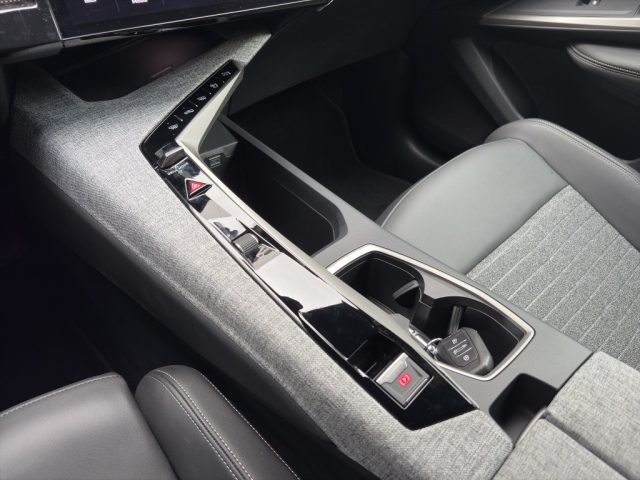 PEUGEOT 3008 usata, con Sensori di parcheggio posteriori