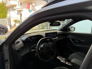 PEUGEOT 2008 usata, con Touch screen