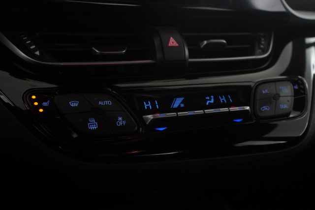 TOYOTA C-HR usata 16