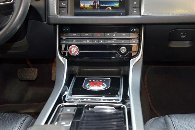 JAGUAR XF usata, con USB