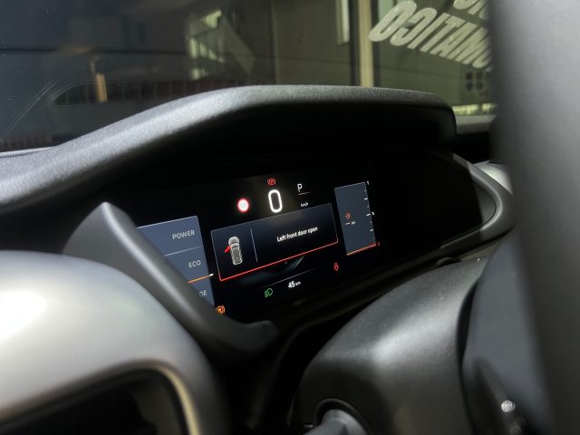 JEEP Avenger usata, con USB