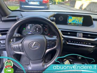 LEXUS UX 250h usata, con Park Distance Control