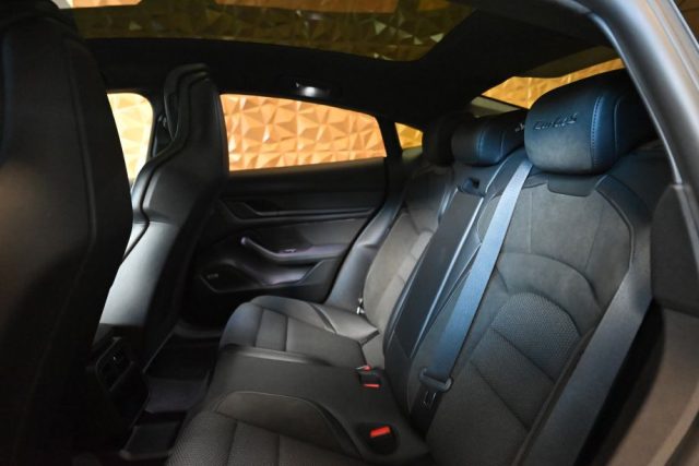 PORSCHE Taycan usata 27