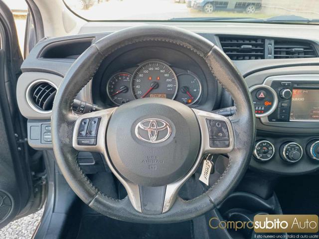 TOYOTA Yaris usata 16