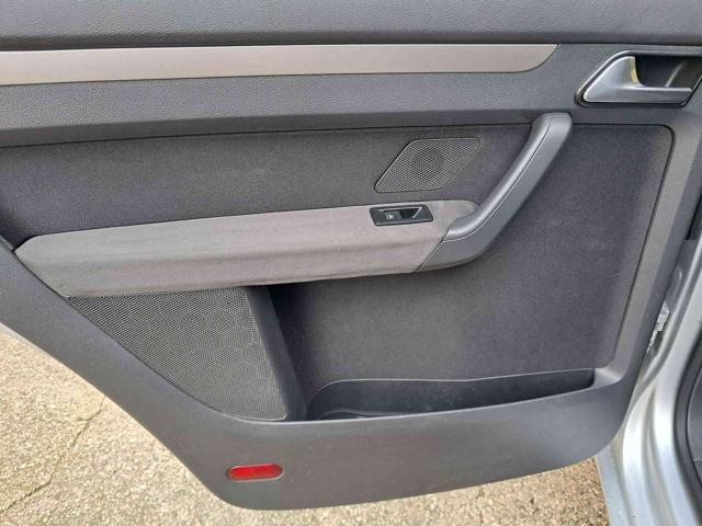 VOLKSWAGEN Touran usata 23