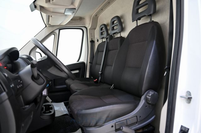 PEUGEOT Boxer usata, con Touch screen