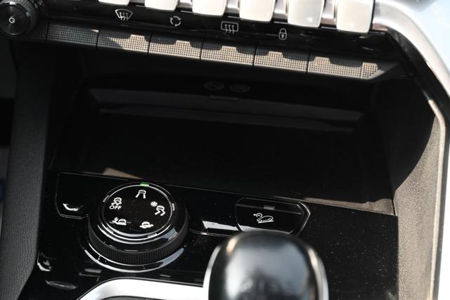 PEUGEOT 3008 usata, con Volante in pelle