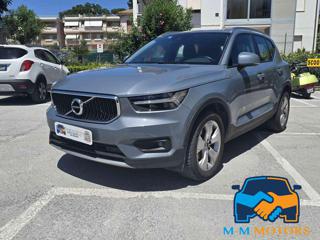 VOLVO XC40 T2 Momentum Pro