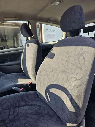 TOYOTA Yaris usata, con Specchietti laterali elettrici
