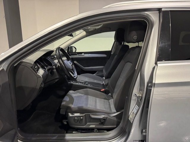 VOLKSWAGEN Passat Variant usata, con Regolazione elettrica sedili