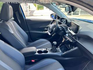 PEUGEOT 2008 usata, con Autoradio