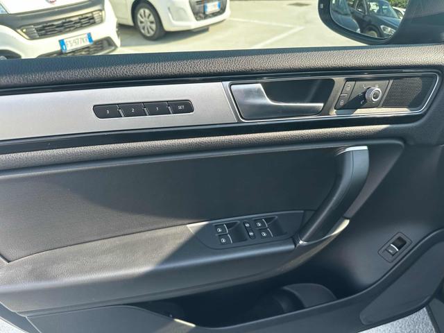 VOLKSWAGEN Touareg usata, con Cruise Control