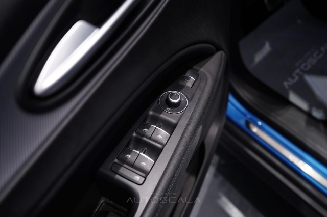 ALFA ROMEO Stelvio usata, con Controllo automatico clima