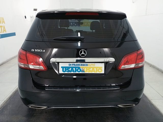 MERCEDES-BENZ B 180 usata, con Leve al volante