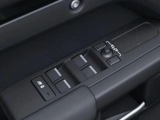 LAND ROVER Defender usata, con Fendinebbia