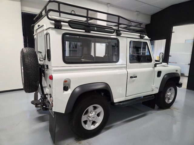 LAND ROVER Defender usata, con Gancio traino