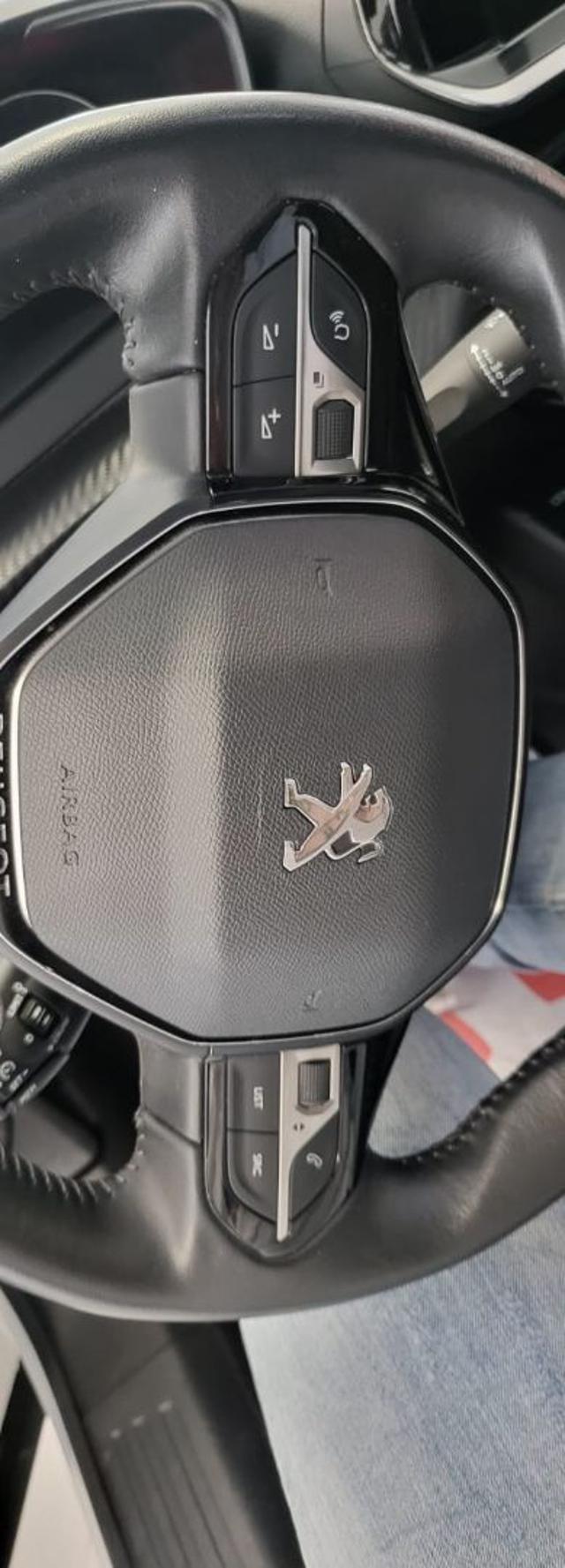 PEUGEOT 2008 usata, con Controllo automatico clima