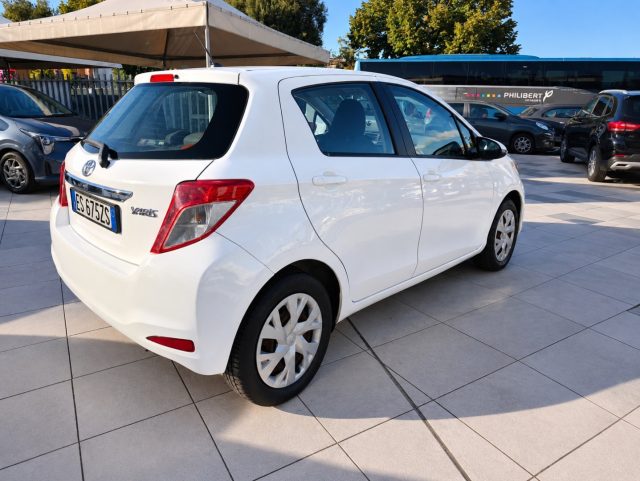 TOYOTA Yaris usata, con Autoradio