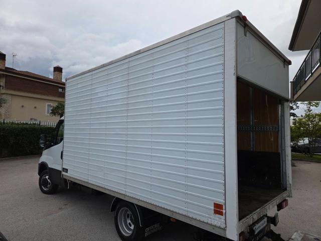 IVECO Daily usata, con Touch screen