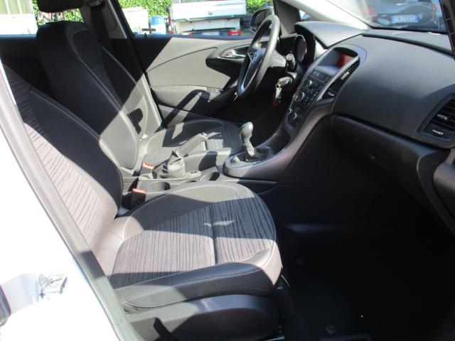 OPEL Astra usata, con Bluetooth