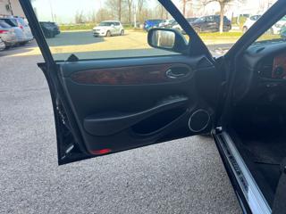 JAGUAR XJ usata, con Autoradio