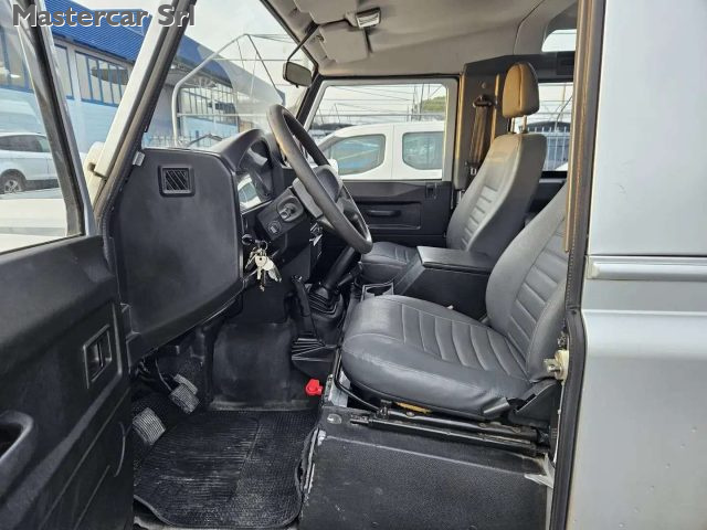 LAND ROVER Defender usata 8