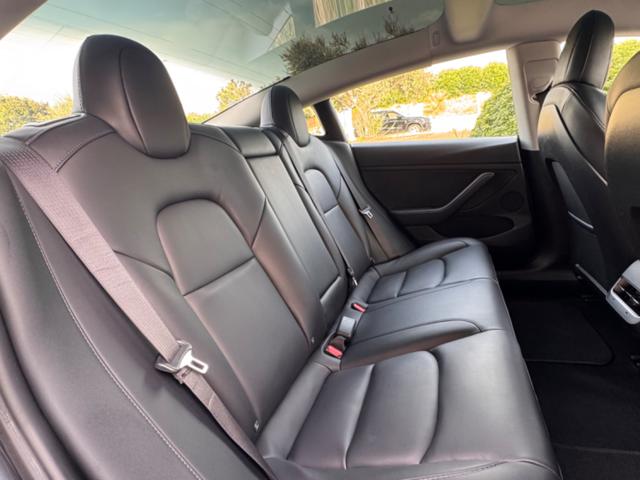 TESLA Model 3 usata, con USB