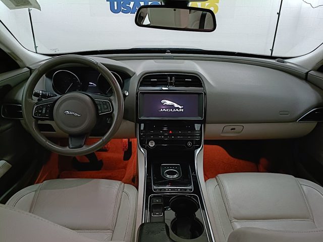 JAGUAR XE usata, con Controllo elettronico della corsia