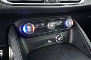 ALFA ROMEO Stelvio usata, con Autoradio digitale
