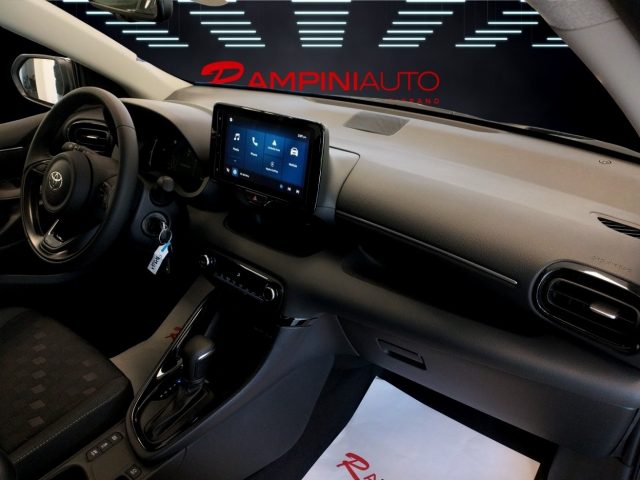 TOYOTA Yaris usata 18