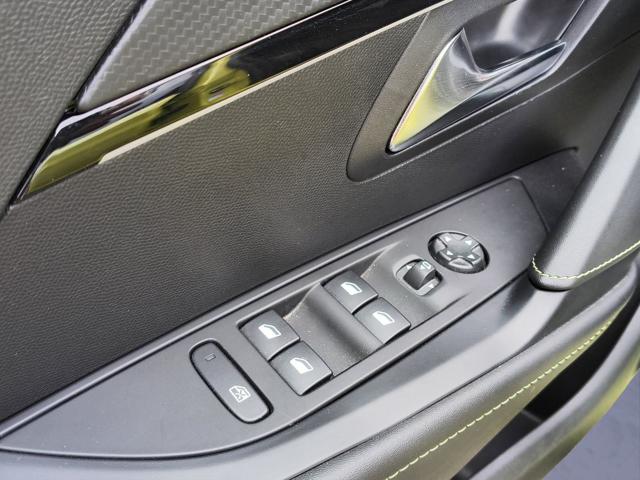PEUGEOT 208 usata, con Volante in pelle