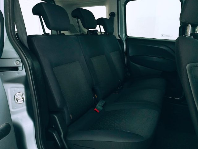 FIAT Doblo usata, con Fari direzionali