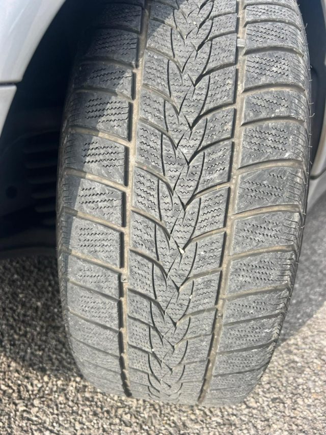 MERCEDES-BENZ E 320 usata, con Lettore CD