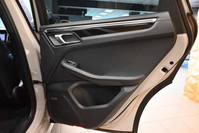 PORSCHE Macan usata 60