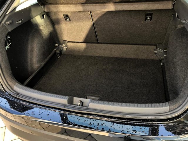 VOLKSWAGEN Taigo usata, con Luce d