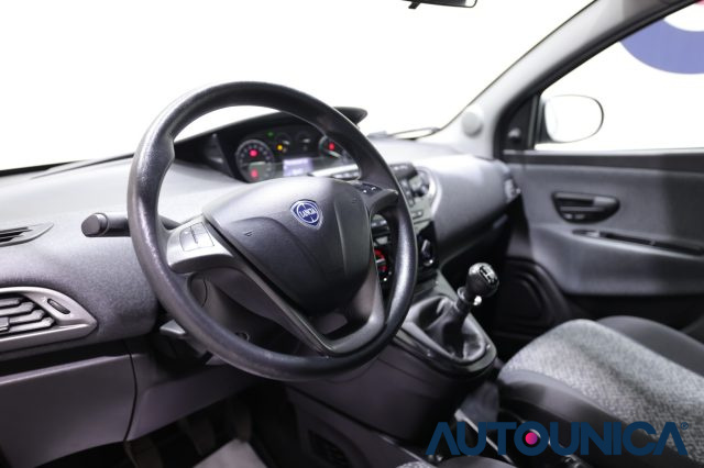 LANCIA Ypsilon usata, con Autoradio