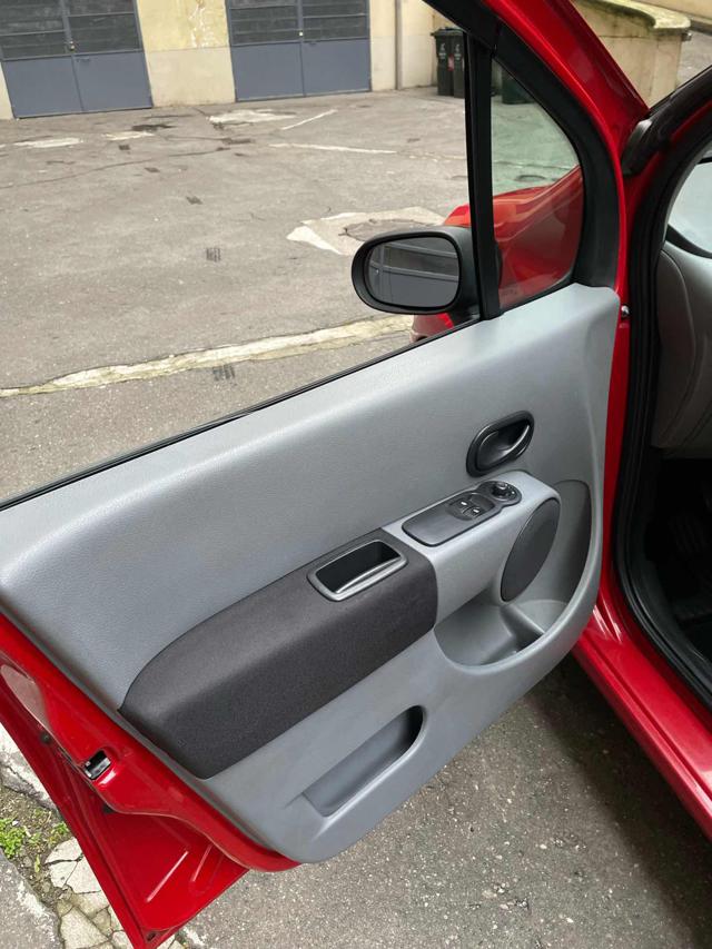 RENAULT Modus usata, con Chiusura centralizzata