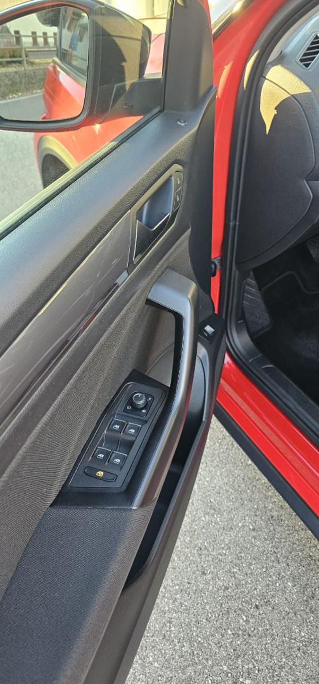 VOLKSWAGEN T-Roc usata, con Sedile posteriore sdoppiato