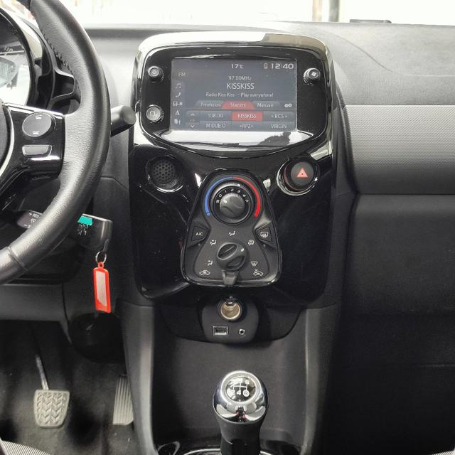 PEUGEOT 108 usata, con USB