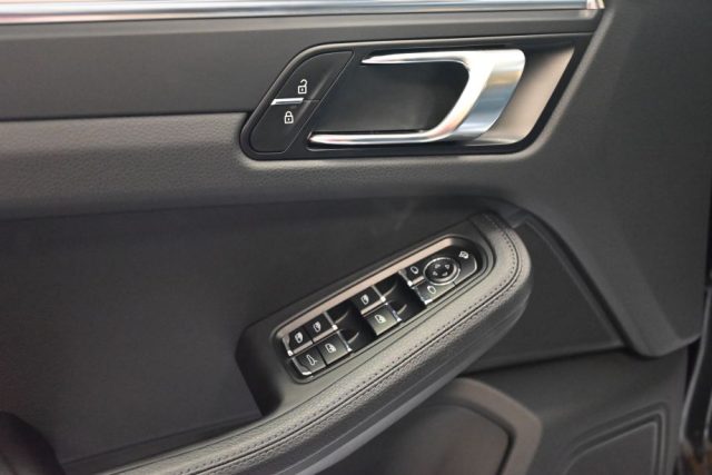PORSCHE Macan usata 34