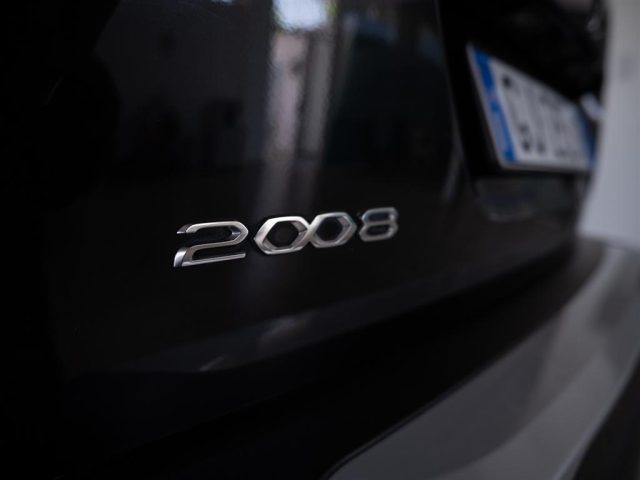 PEUGEOT 2008 usata, con Specchietti laterali elettrici