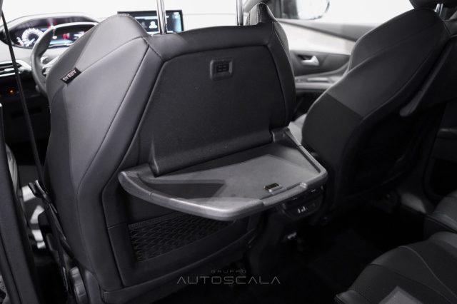 PEUGEOT 5008 usata, con Sensori di parcheggio posteriori