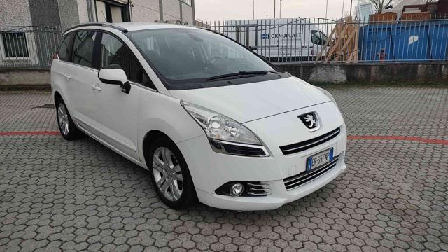 PEUGEOT 5008 usata, con Boardcomputer