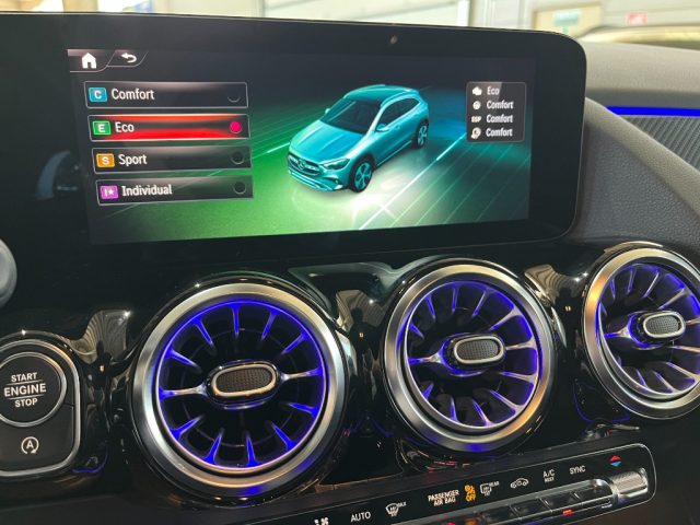 MERCEDES-BENZ GLA 200 usata, con Regolazione elettrica sedili