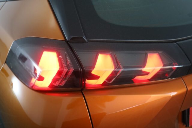 PEUGEOT 2008 usata 9