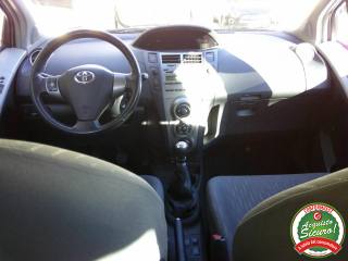 TOYOTA Yaris usata, con Specchietti laterali elettrici