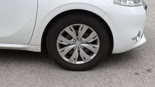 PEUGEOT 208 usata, con USB