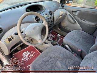 TOYOTA Yaris usata 10
